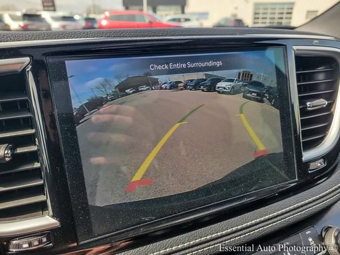 Used 2025 Chrysler Pacifica Limited FWD image 16
