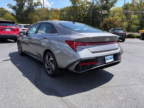 Used 2024 Hyundai Elantra Limited FWD image 5