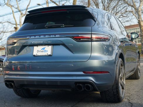 Used 2019 Porsche Cayenne Turbo image 4