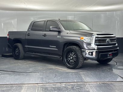 Used 2017 Toyota Tundra SR5 w/ SR5 Upgrade Package