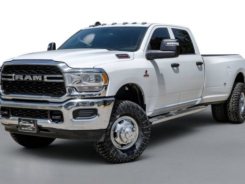 Used 2024 RAM 3500 Tradesman w/ Chrome Appearance Group AWD/4WD image 4