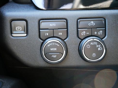 Used 2023 Chevrolet Silverado 1500 LT AWD/4WD image 27