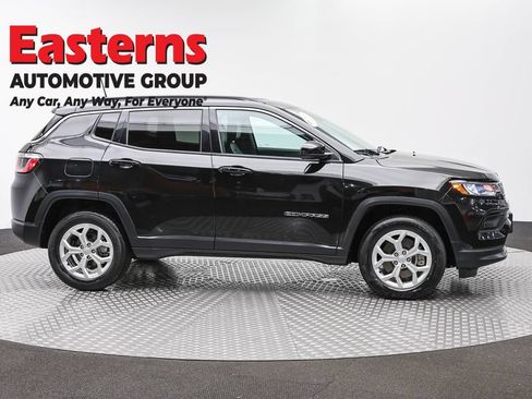Used 2024 Jeep Compass Latitude AWD/4WD image 4