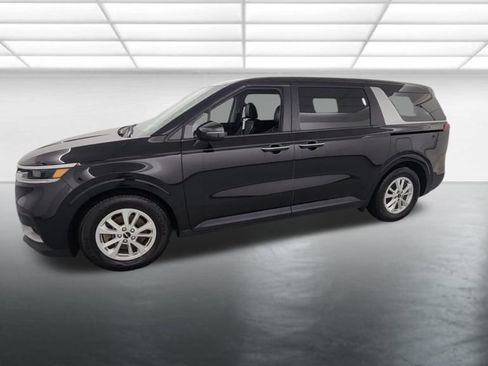 Used 2024 Kia Carnival LX FWD image 3