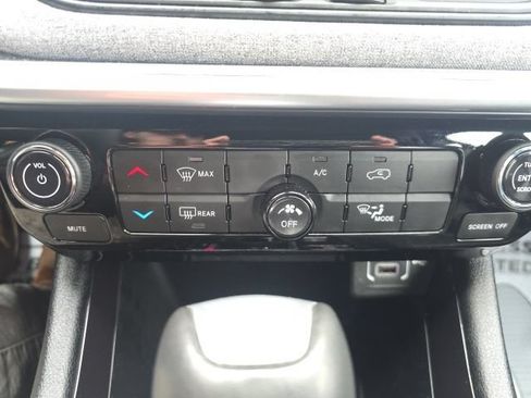 Certified 2024 Jeep Compass Latitude w/ Sun and Sound Group AWD/4WD image 23