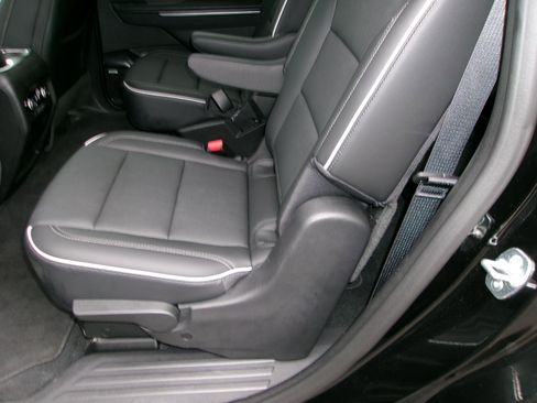 Used 2025 Buick Enclave Preferred image 13