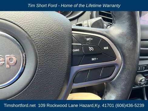Used 2019 Jeep Cherokee Latitude Plus w/ Comfort/Convenience Group AWD/4WD image 13