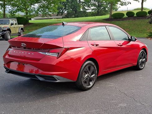 Used 2022 Hyundai Elantra SEL FWD image 9