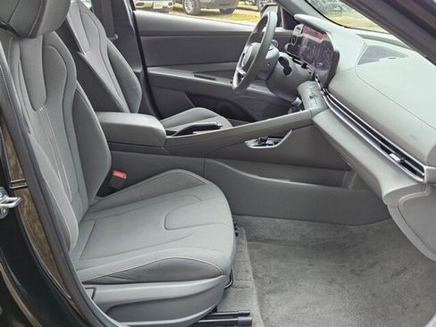 Used 2024 Hyundai Elantra SEL image 15