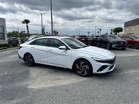New 2025 Hyundai Elantra Limited image 2