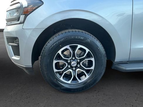 Used 2024 Ford Expedition Max XLT image 13