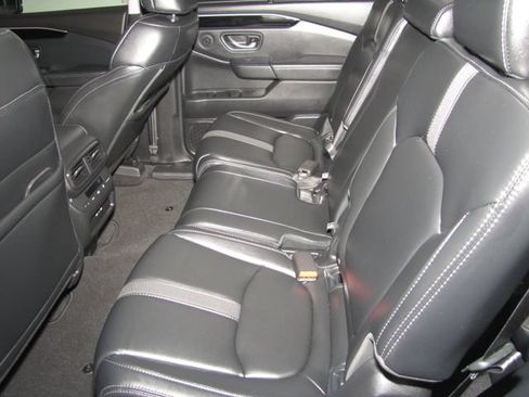 Certified 2025 Honda Pilot Touring image 12