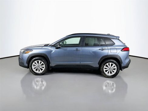Used 2025 Toyota Corolla Cross LE w/ Moonroof Package AWD/4WD image 6