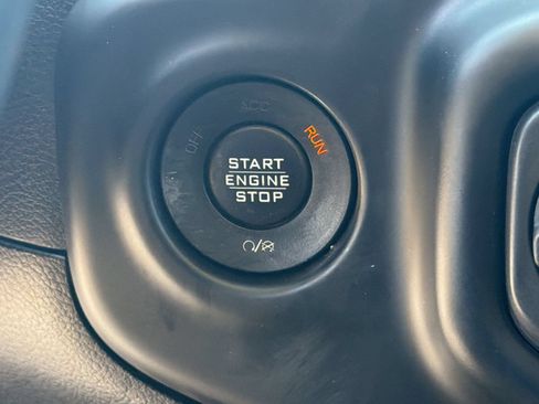 Used 2018 Jeep Wrangler Unlimited Sahara AWD/4WD image 16