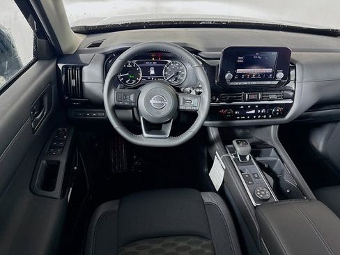 New 2025 Nissan Pathfinder SV w/ Black Appearance Package image 18