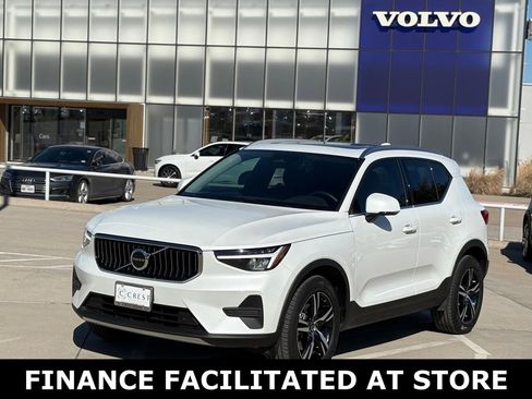 Certified 2025 Volvo XC40 B5 Core image 2