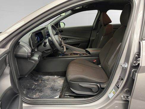 Certified 2025 Hyundai Elantra Sport w/ Cargo Package image 9