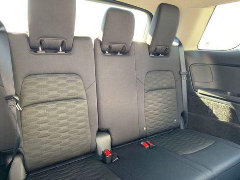 Used 2025 Nissan Pathfinder SV image 31