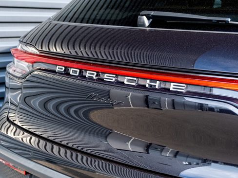 Used 2024 Porsche Macan AWD/4WD image 19