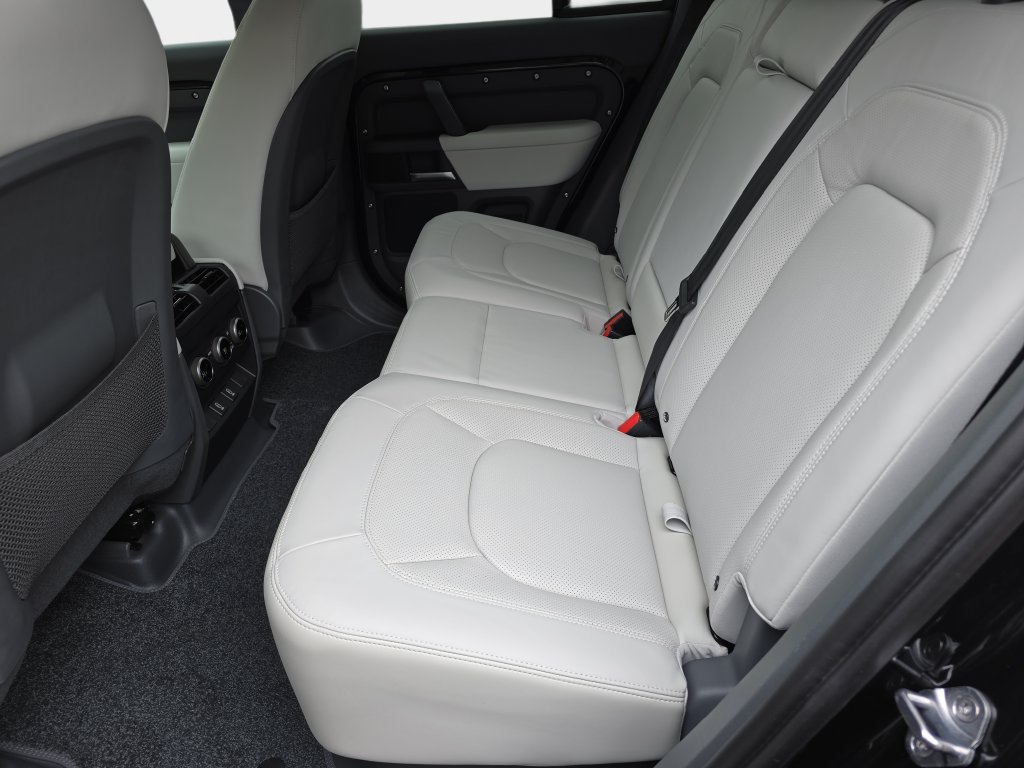New 2026 Land Rover Defender 110 X-Dynamic SE AWD/4WD image 11