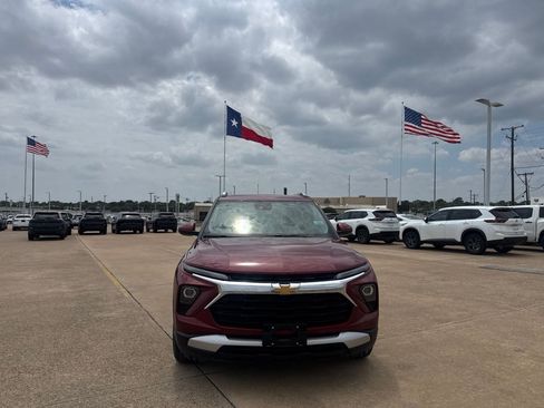 Used 2025 Chevrolet TrailBlazer LT w/ Driver Confidence Package FWD image 4