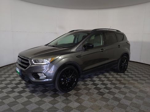 Used 2017 Ford Escape SE w/ Equipment Group 201A AWD/4WD image 2