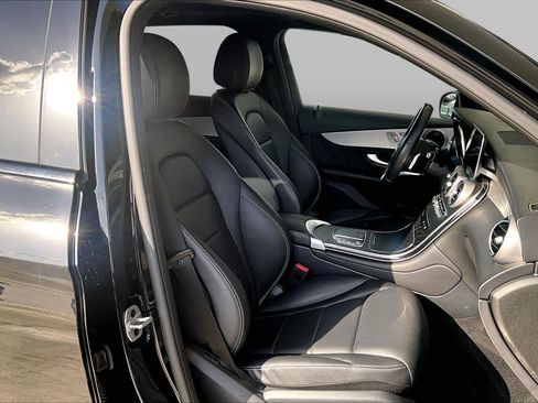 Used 2022 Mercedes-Benz GLC 300 image 9