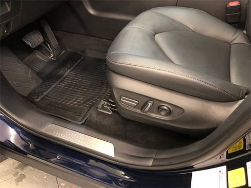 Used 2025 Toyota Grand Highlander AWD image 14