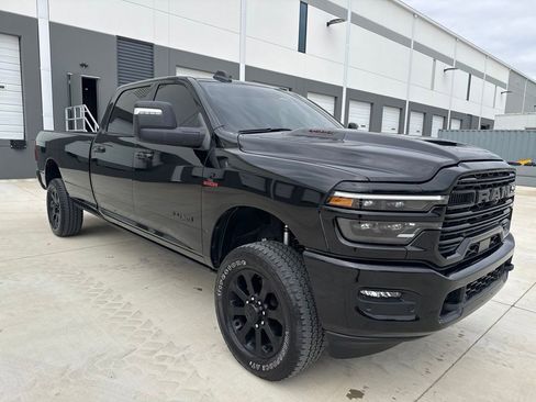 Used 2025 RAM 3500 Laramie AWD/4WD image 3