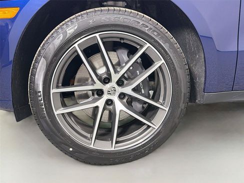 Certified 2026 Porsche Macan AWD/4WD image 11