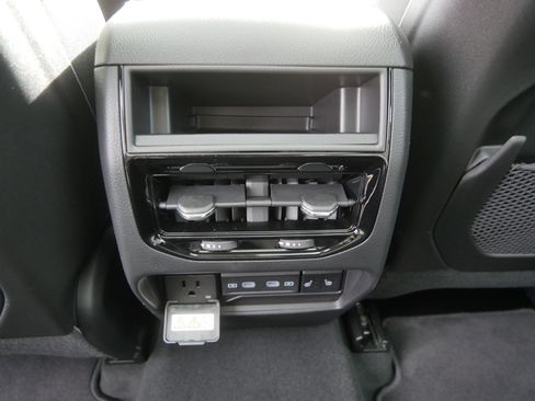 New 2026 Jeep Grand Cherokee Limited AWD/4WD image 9