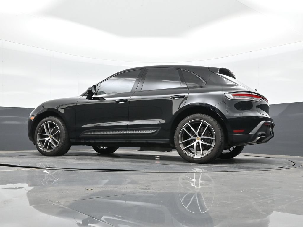 Certified 2023 Porsche Macan AWD/4WD image 27