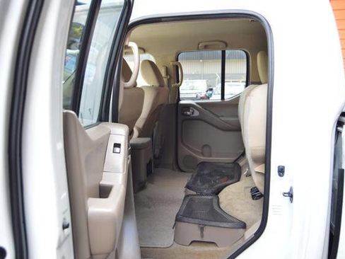 Used 2013 Nissan Frontier SV AWD/4WD image 35
