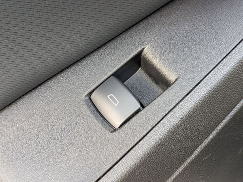 Used 2025 Chevrolet Equinox LT image 28