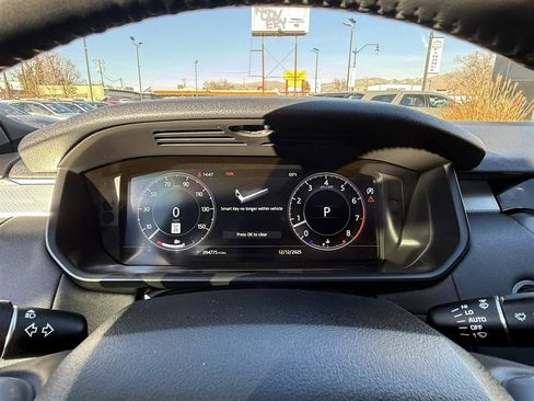 Used 2020 Land Rover Discovery Landmark AWD/4WD image 24