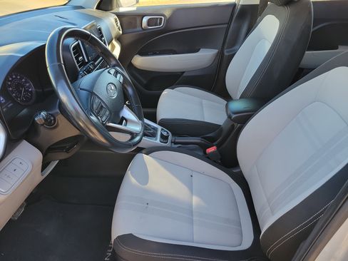 Used 2021 Hyundai Venue SEL image 3