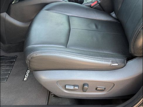 Used 2019 Nissan Rogue SV FWD image 10
