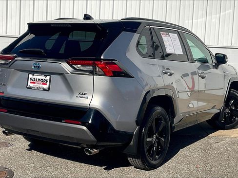 Used 2021 Toyota RAV4 XSE AWD/4WD image 17