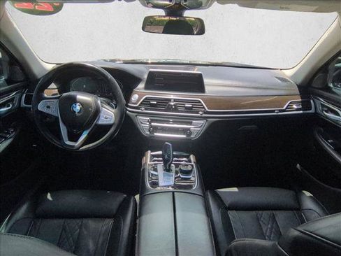 Used 2022 BMW 740i w/ Premium Package RWD image 17