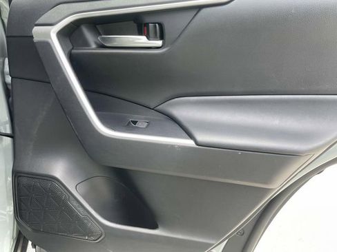 Used 2022 Toyota RAV4 XLE AWD/4WD image 15