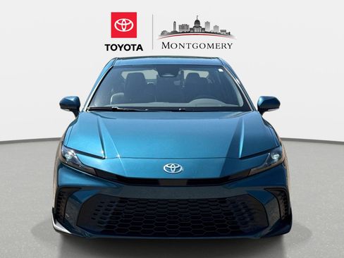 Used 2025 Toyota Camry SE FWD image 8