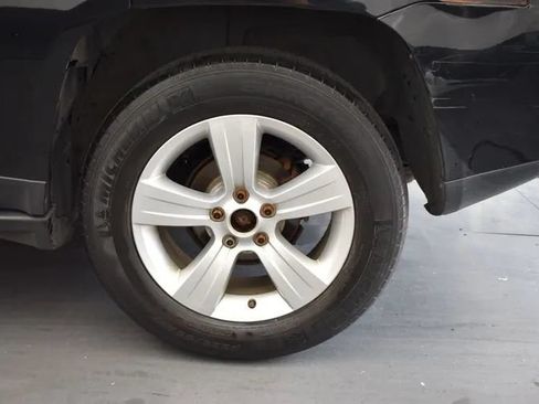 Used 2014 Jeep Compass Latitude w/ Sun/Sound Group AWD/4WD image 31