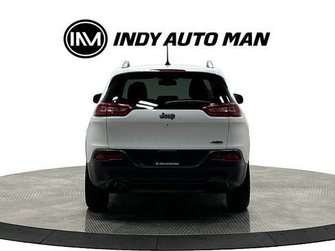 Used 2018 Jeep Cherokee Latitude Plus w/ Comfort/Convenience Group FWD image 5