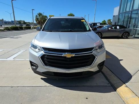 Used 2021 Chevrolet Traverse LS FWD image 9