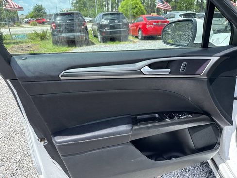Used 2017 Ford Fusion SE w/ Equipment Group 201A FWD image 12