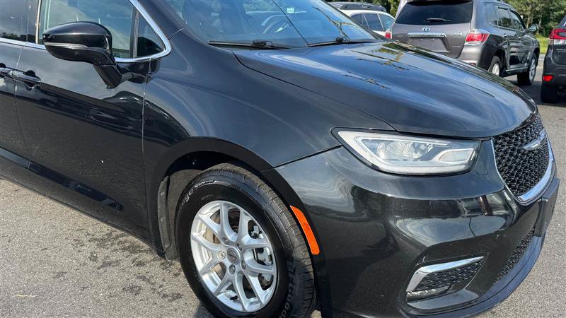 Used 2024 Chrysler Pacifica Touring FWD image 18