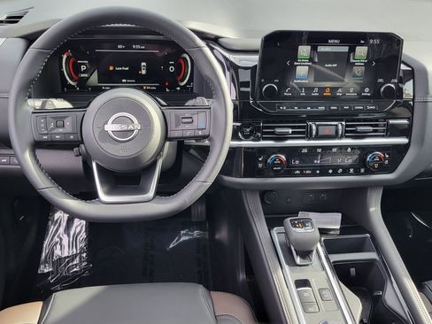 New 2025 Nissan Pathfinder Platinum image 5