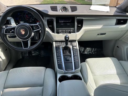 Used 2017 Porsche Macan Turbo image 16