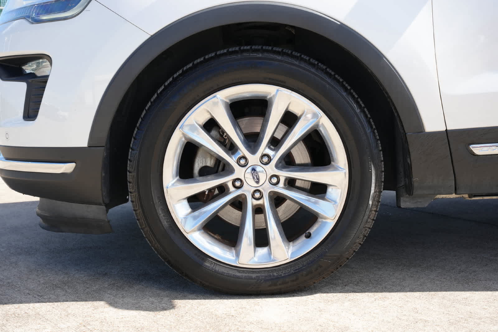 Used 2018 Ford Explorer Limited w/ Ford Safe & Smart Package FWD image 25