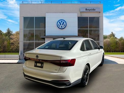 Used 2025 Volkswagen Jetta SE FWD image 7